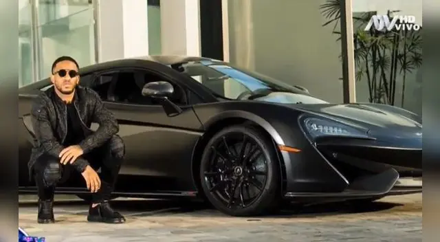 Jefferson Farfán siempre aparece con lujosos autos Jefferson Farfán siempre aparece con lujosos autos