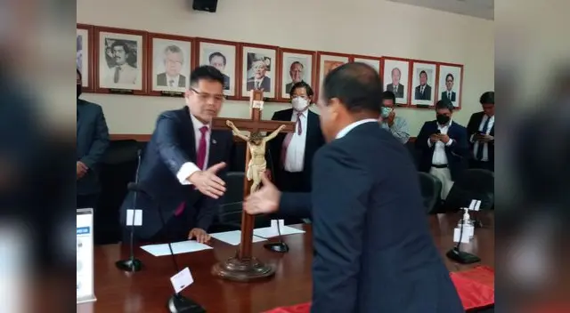 presidente de la ADFP, Oscar Romero le pide Agustín Lozano que dé paso al costado presidente de la ADFP, Oscar Romero le pide Agustín Lozano que dé paso al costado