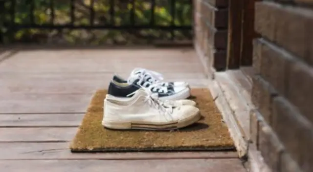 Desinfectar los zapatos no previene la COVID-19, asegura la OPS