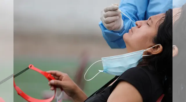 Contagios aumentan a pocos meses de terminarse el 2021.