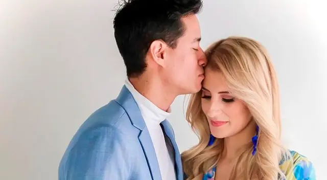 Tony Succar y su pareja posando para una publicación en Instagram