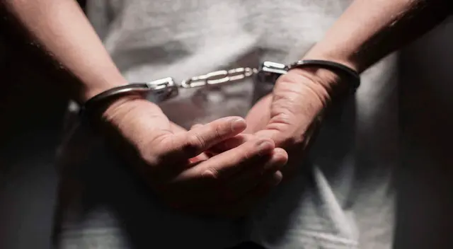 La Policía registró el caso contra el director, quien fue enviado a la cárcel.