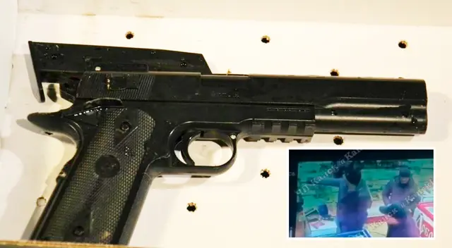 Los hombres fueron pillados in fraganti por la Policía de Rusia.