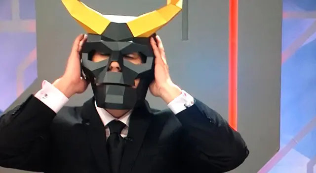 Sebastián Salazar cerró Cuarto Poder con máscara