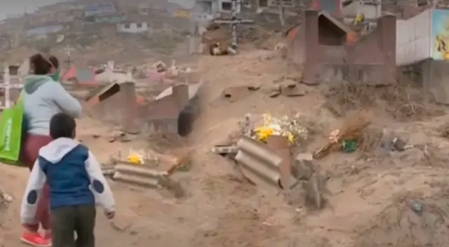 Mujer acusa que otro cuerpo fue enterrado encima del nicho de su esposo