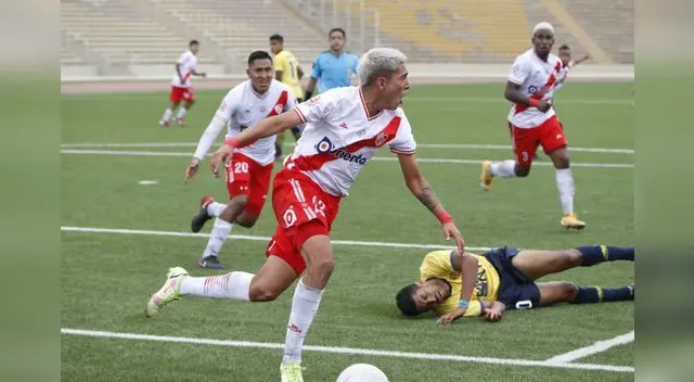 Edson López a los 78 desniveló el marcador para Alfonso Ugarte que derrotó 2-1 a Estrella Azul.