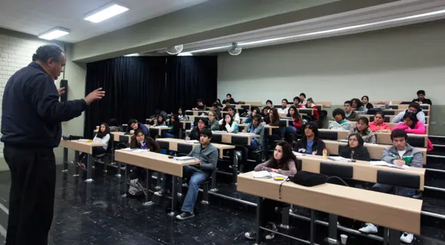 Esto dijo el ministro de Educación sobre el inicio de las clases presenciales en universidades.