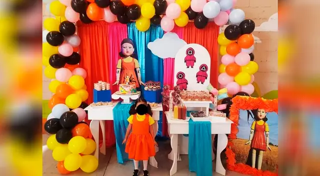 Se cuestionó por dejar a la menor ser parte de una escenografía de una película no apta para niños y que refleja la violencia. Se cuestionó por dejar a la menor ser parte de una escenografía de una película no apta para niños y que refleja la violencia.