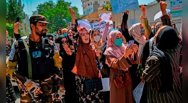 Los talibanes confirman el asesinato de cuatro mujeres que iban a huir de Afganistán. Foto: EFE