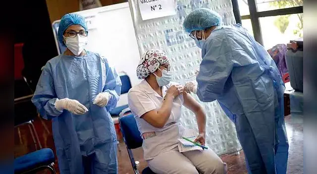 Alto porcentaje de personal de salud ya ha recibido la tercera dosis de la COVID-19 Alto porcentaje de personal de salud ya ha recibido la tercera dosis de la COVID-19