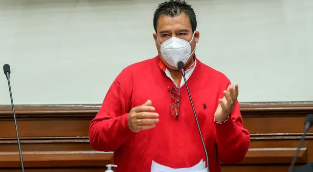 Respecto a las declaraciones de Vizcarra Álvarez, el legislador Martínez señaló que solo busca 'proteger sus intereses' al denunciar algo que, a su criterio, 'no tiene fundamento'.