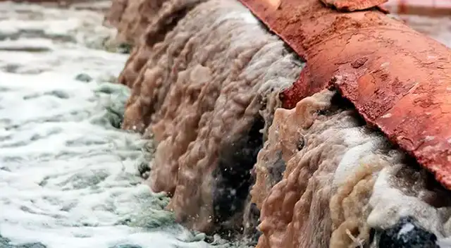 Conoce la interpretación de soñar con agua sucia.