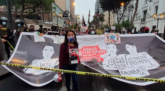 Marcha es multitudinaria en el Centro de Lima. Marcha es multitudinaria en el Centro de Lima.