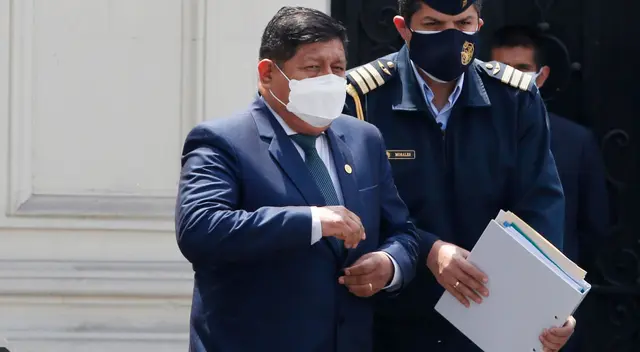 Walter Ayala renunció al Ministerio de Defensa.