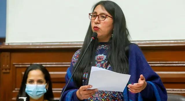 Ruth Luque, vocera de Juntos por el Perú. Ruth Luque, vocera de Juntos por el Perú.