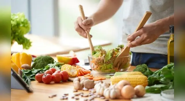 Todos los alimentos pueden formar parte de una alimentación balanceada siempre y cuando se tomen en cuenta los tamaños de las porciones.