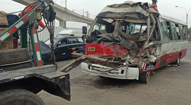 SJL: hasta 20 heridos tras choque de cúster y bus SJL: hasta 20 heridos tras choque de cúster y bus