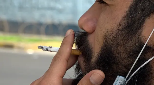 Enfermedad Pulmonar Obstructiva Crónica a causa del humo de cigarro.