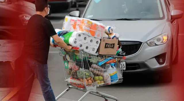 Según el estudio de Ipsos, el ingreso mensual promedio de las familias peruanas es de S/ 2,560, la cuales de ella gastan el 80 %, quedando un aproximado de 500 % para ahorrar. Según el estudio de Ipsos, el ingreso mensual promedio de las familias peruanas es de S/ 2,560, la cuales de ella gastan el 80 %, quedando un aproximado de 500 % para ahorrar.