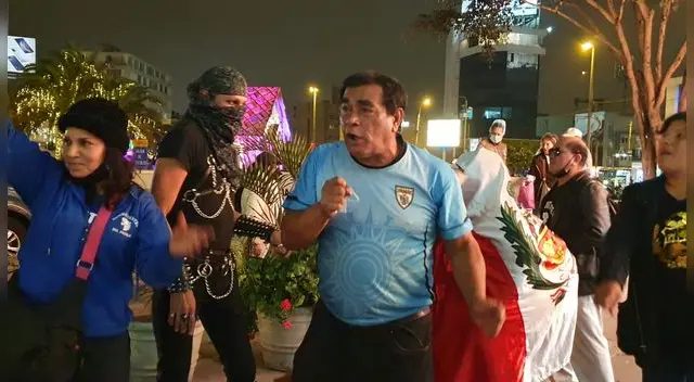 grupo ultradecha interrumpe la presentación del libro