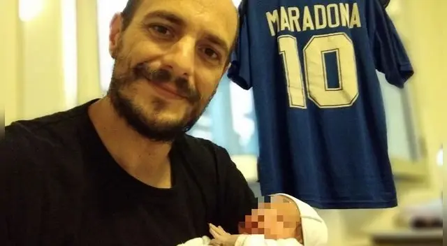 "El día en que tanta gente está triste por Diego, yo también estoy triste, pero mejor por el nacimiento de mi hijo", dijo "El día en que tanta gente está triste por Diego, yo también estoy triste, pero mejor por el nacimiento de mi hijo", dijo