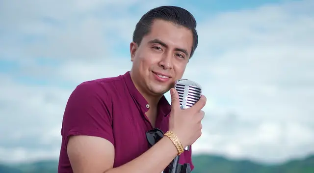 Cantautor nacional Rommel Hunter graba sus propios videos y promociona lugares turísticos del Amazonas. Cantautor nacional Rommel Hunter graba sus propios videos y promociona lugares turísticos del Amazonas.