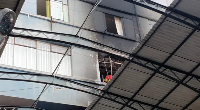 Edificio quedó en mal estado tras el siniestro de esta mañana. Edificio quedó en mal estado tras el siniestro de esta mañana.