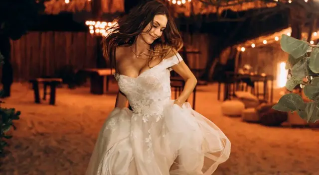 La exchica reality Darlene Rosas prefirió no invertir tiempo en su peinado y optó por lucir el cabello suelto.