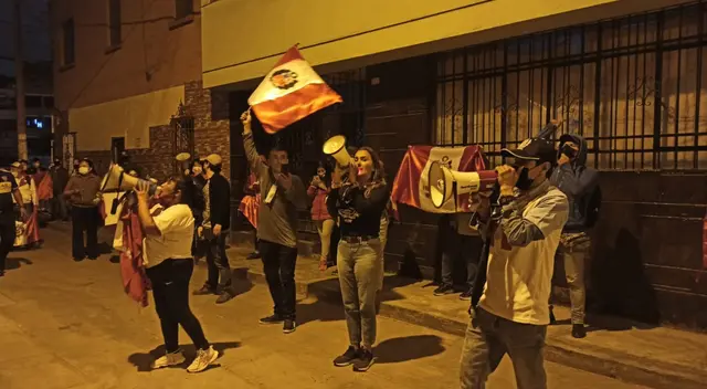 La Resistencia llega hasta los exteriores de la casa en Breña donde Pedro Castillo se reunió [VIDEO]