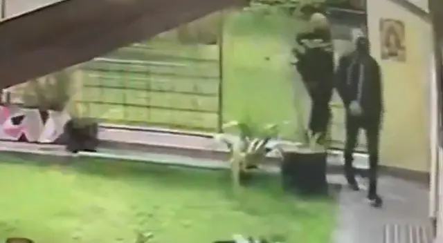 Escena de terror captada por una cámara se difundió en redes sociales.