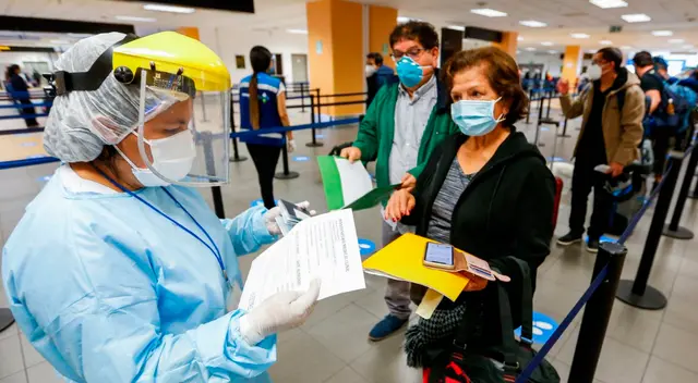 Pasajeros deberán cumplir con las nuevas medidas para acceder a los vuelos interprovinciales en el país. Pasajeros deberán cumplir con las nuevas medidas para acceder a los vuelos interprovinciales en el país.