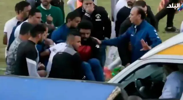 Egipto y el mundo del fútbol está de luto por la muerte del entrenador. Egipto y el mundo del fútbol está de luto por la muerte del entrenador.