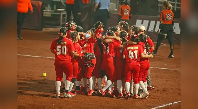 Festejo peruano por la victoria ante Países Bajos en su debut