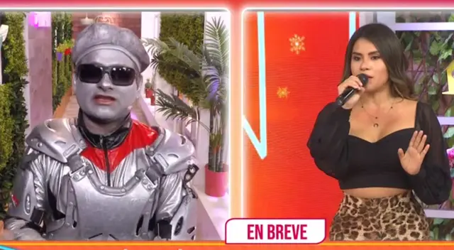 Thamara Gómez le pide a Robotín no ser tóxico.