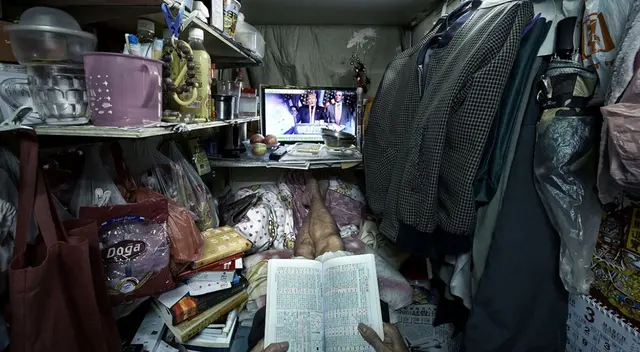 Fotógrafo Benny Lam documentó en su serie Trapped las preocupantes condiciones en las que familias enteras vivían en China.
