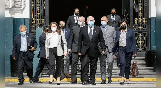 Renovación Popular: La exigencia del carné de vacunación es una medida “inconstitucional y discriminatoria”