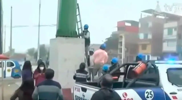 Vecinos no dejan instalar antena de telefonía a trabajadores por supuestamente no tener permiso