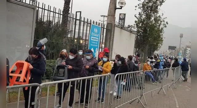 Centro de vacunación de Plaza Norte recibe a un número grande de personas de Lima Norte. Foto: Deysi Portuguez / URPI-LR Centro de vacunación de Plaza Norte recibe a un número grande de personas de Lima Norte. Foto: Deysi Portuguez / URPI-LR