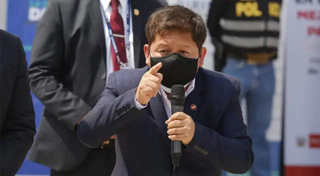 Exprimer ministro sorprendió con su respaldo a María Alva. Exprimer ministro sorprendió con su respaldo a María Alva.