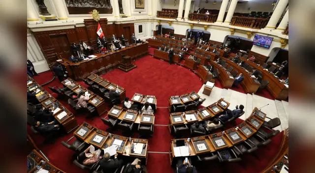 Con esta medida, el Pleno frena las intenciones de un cambio de Constitución.