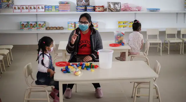 Ministerio de Salud pidió a padres de familia vacunar a menores de edad contra la COVID-19