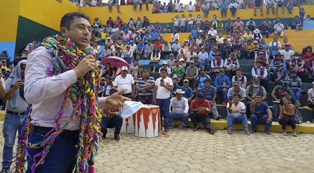 Parlamentario resaltó que la actitud de Bellido de abrazar a Alva fue vergonzoso.