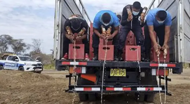 Las 400 cajas de cerveza incautadas en Tambogrande fueron destruidas por las autoridades.