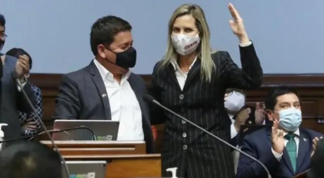 Perú Libre niega acuerdo político tras abrazo entre Guido Bellido y María del Carmen Alva