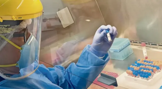 Contagios de COVID-19 podrían triplicarse por Navidad y Año Nuevo, advierte el FML