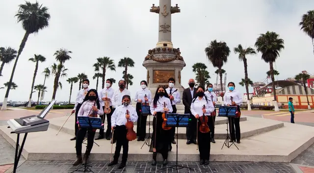 Las hermosas melodías navideñas fueron ejecutadas por los menores chalacos de la agrupación “los violines de San Juan”.
