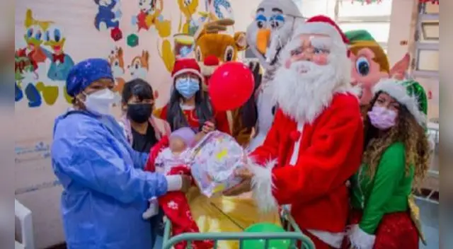 Niños hospitalizados reciben show navideño realizado por médicos en Chimbote