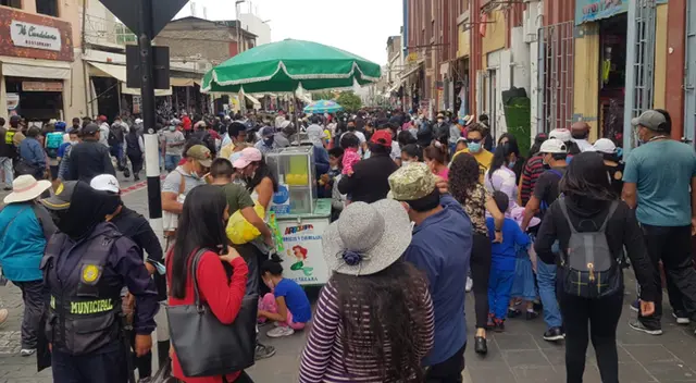 Arequipeños vienen realizando compras en el Cercado de la Ciudad Blanca.