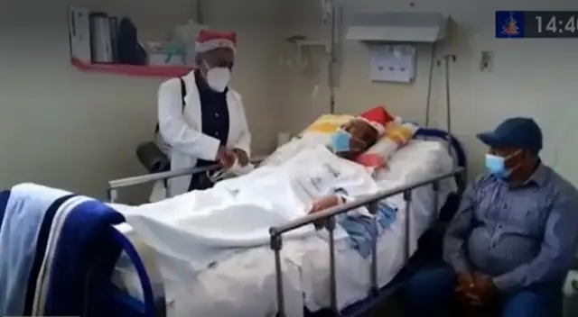 Médico les llevó alegría a pacientes internados de un nosocomio Médico les llevó alegría a pacientes internados de un nosocomio