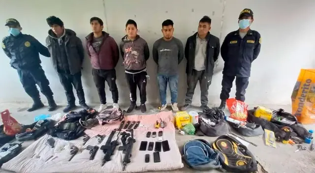 Los detenidos y lo incautado por los agentes PNP Los detenidos y lo incautado por los agentes PNP